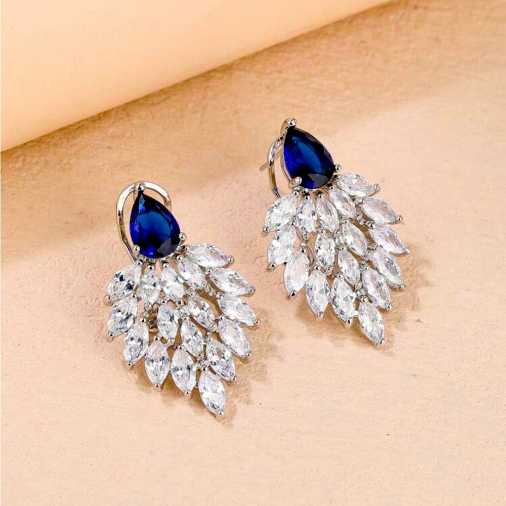 Gorgeous feather stud earrings